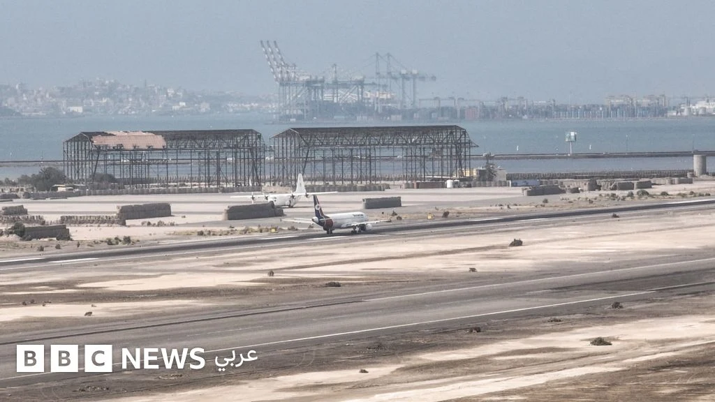 استهداف مطار عدن ودعوات للإخلاء وسط غارات جوية دامية في الجوف