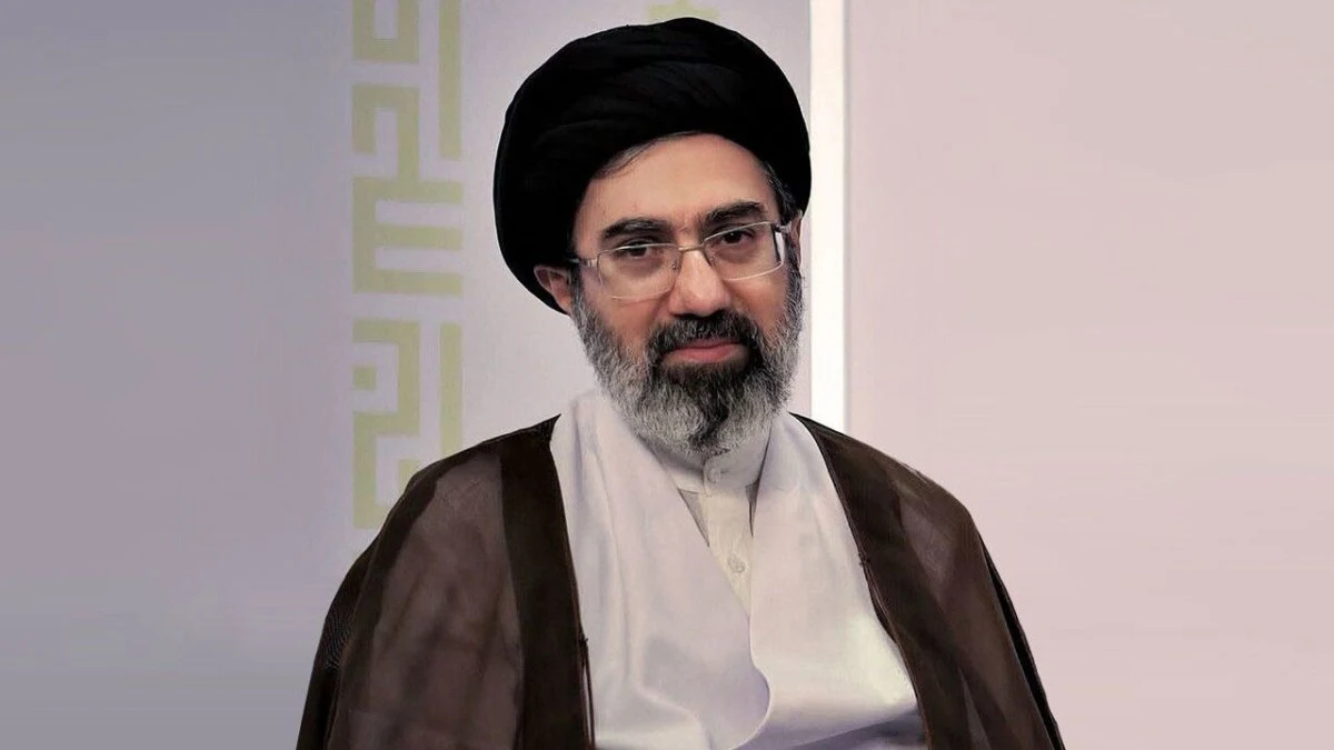 يدعو مجتبى خامنئي طلابا