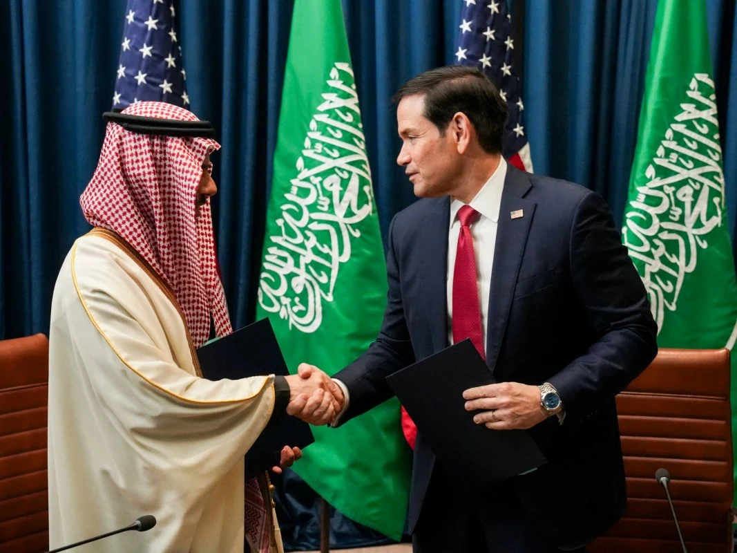 يلتقي الأمير فيصل بن فرحان نظيريه